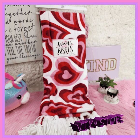 NWT Hugh and Kissed Red Kiss Throw: Romantic Comfort NWT - Picture 5 of 5